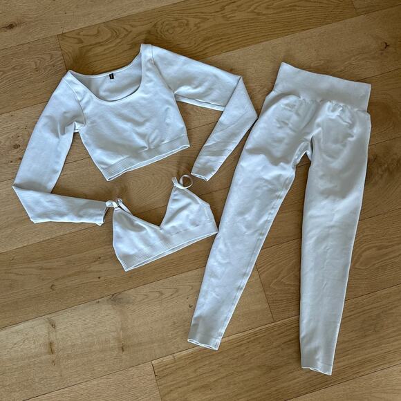 Second Left - 3 Piece Workout Set, Bra, Leggings and Long Sleeve Top in Gray - Picture 1 of 5
